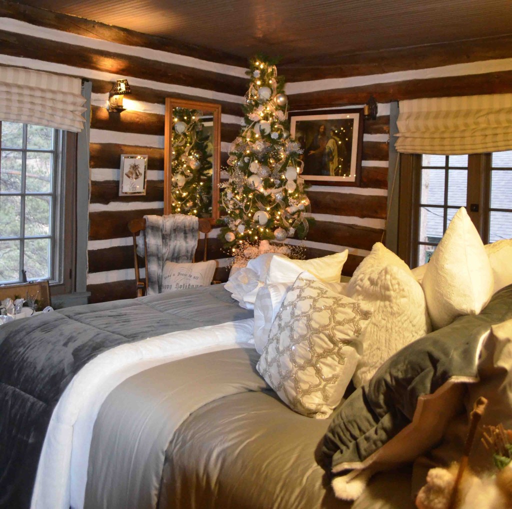 Linda Seger's Holiday Home Tour Bedroom